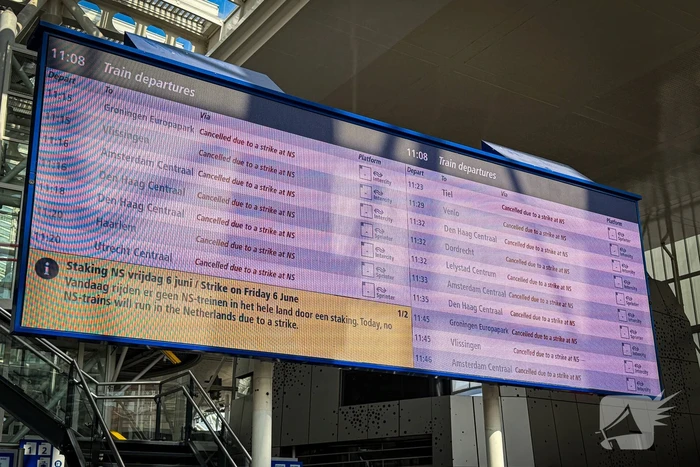 Landelijke NS staking zorgt voor gestrande reizigers en toeristen