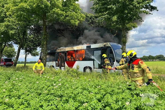 Stadsbus volledig in brand