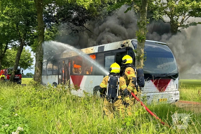 Stadsbus volledig in brand