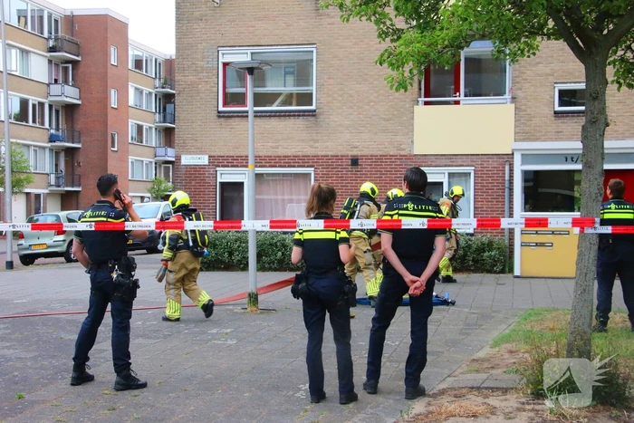 Hulpdiensten groots ingezet voor persoon op balkon, flats ontruimd