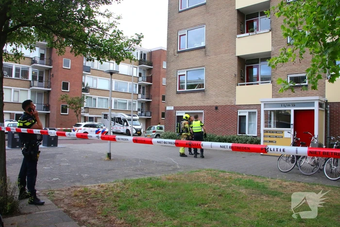 Hulpdiensten groots ingezet voor persoon op balkon, flats ontruimd