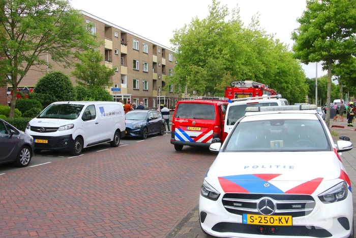 Hulpdiensten groots ingezet voor persoon op balkon, flats ontruimd