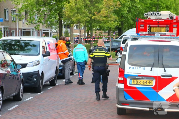 Hulpdiensten groots ingezet voor persoon op balkon, flats ontruimd