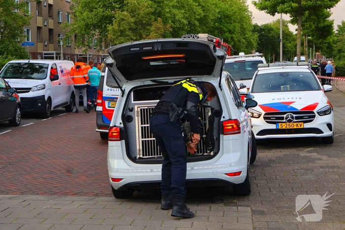 Hulpdiensten groots ingezet voor persoon op balkon, flats ontruimd