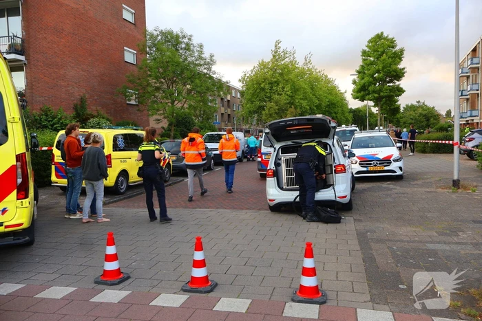 Hulpdiensten groots ingezet voor persoon op balkon, flats ontruimd