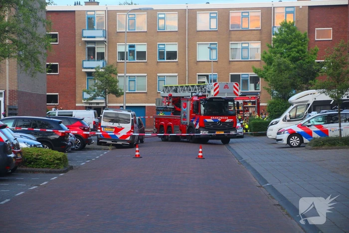Hulpdiensten groots ingezet voor persoon op balkon, flats ontruimd