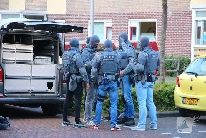 Hulpdiensten groots ingezet voor persoon op balkon, flats ontruimd