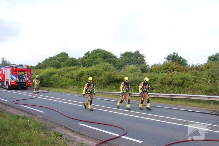 Personenauto al rijdend in brand