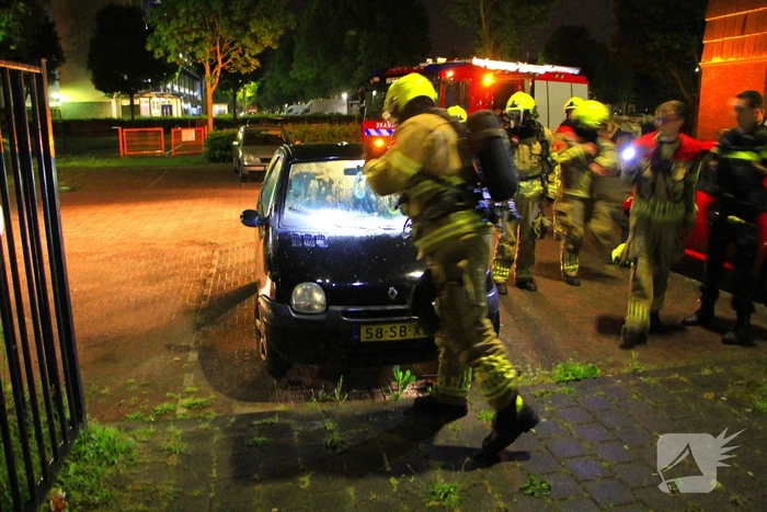 Buurtbewoners starten blussing autobrand