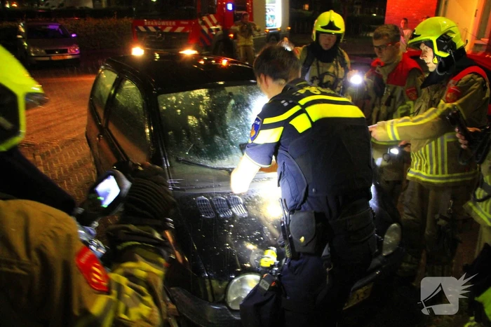 Buurtbewoners starten blussing autobrand