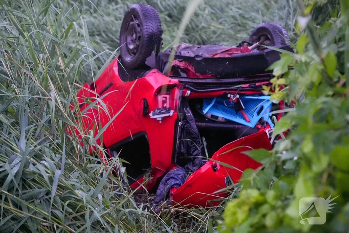 Vier gewonden nadat auto te water raakt
