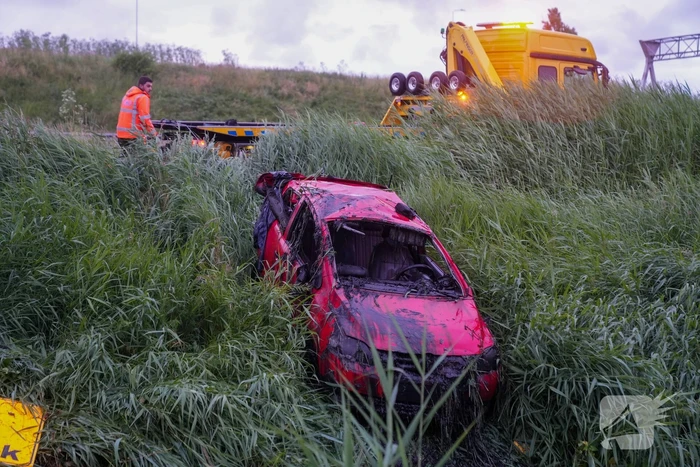 Vier gewonden nadat auto te water raakt