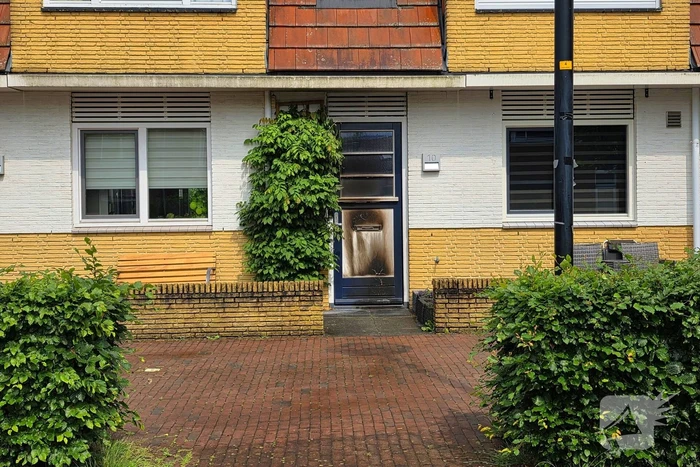 Politie doet onderzoek naar brandstichting bij woning