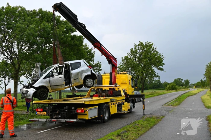 Automobilist eindigt in sloot