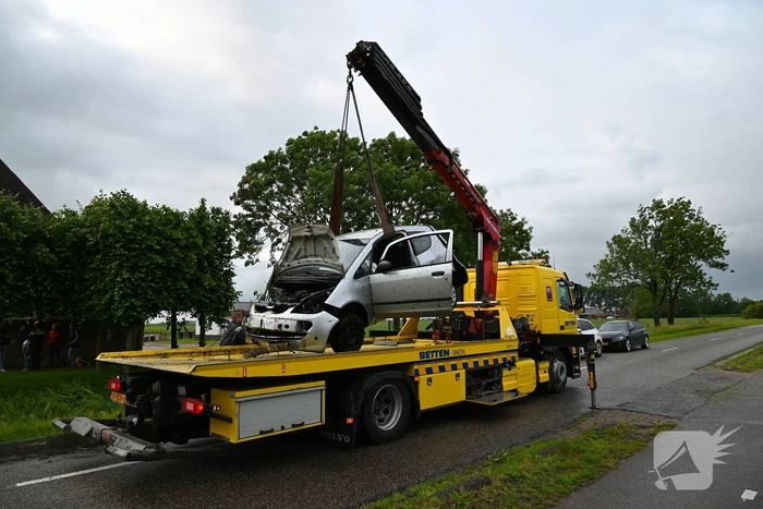 Automobilist eindigt in sloot