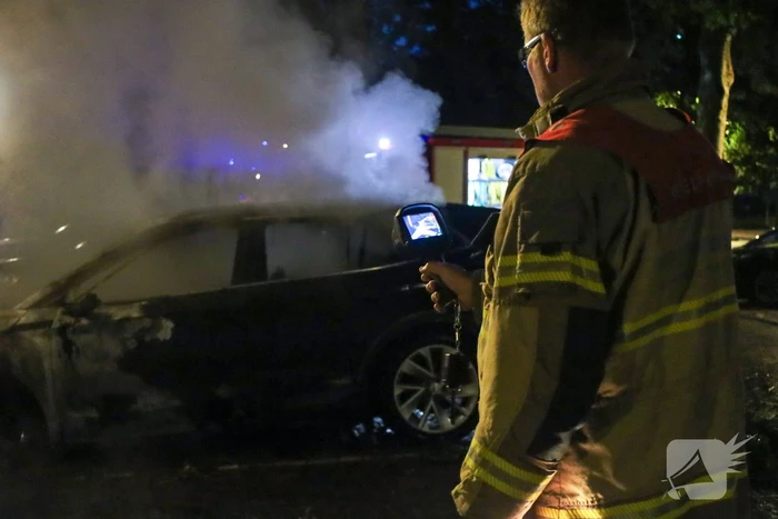 Auto volledig verwoest door brand