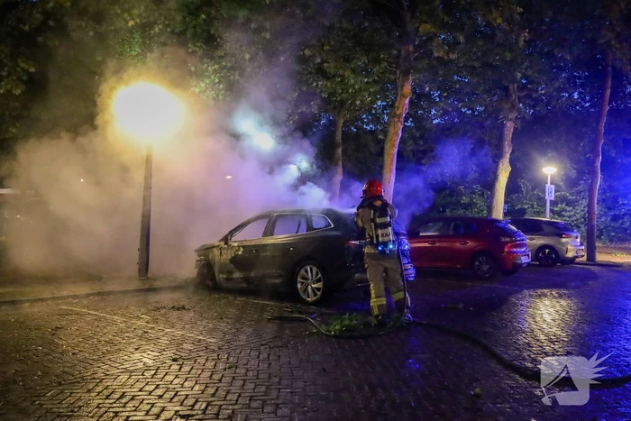 Auto volledig verwoest door brand