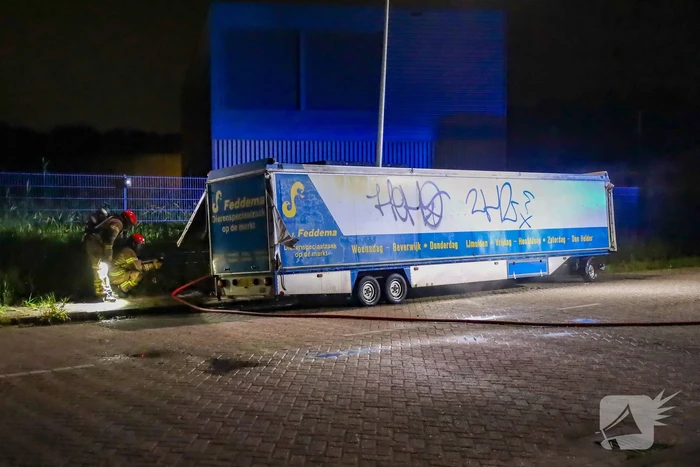 Voertuigbrand beperkt schade door snelle brandweeractie