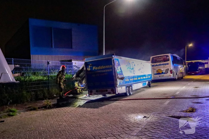 Voertuigbrand beperkt schade door snelle brandweeractie