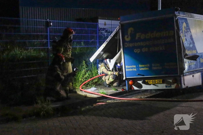 Voertuigbrand beperkt schade door snelle brandweeractie