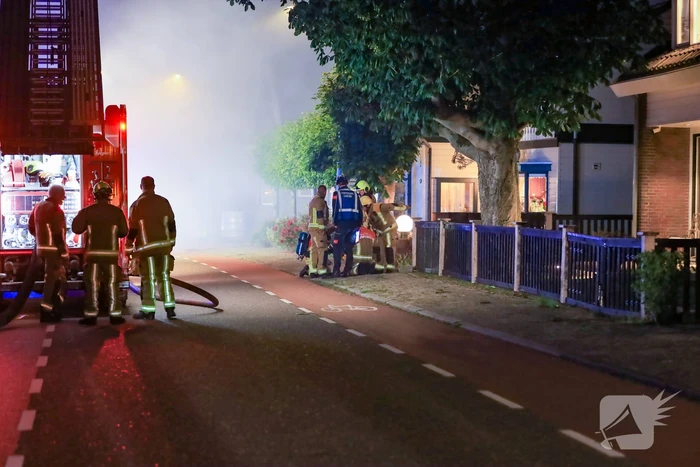 Grote brand in bijgebouw vereist inzet brandweer