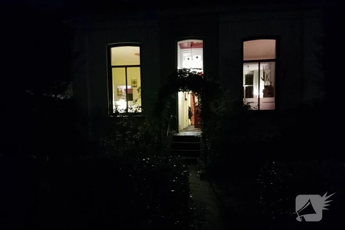 Politie doet onderzoek naar explosie bij woning