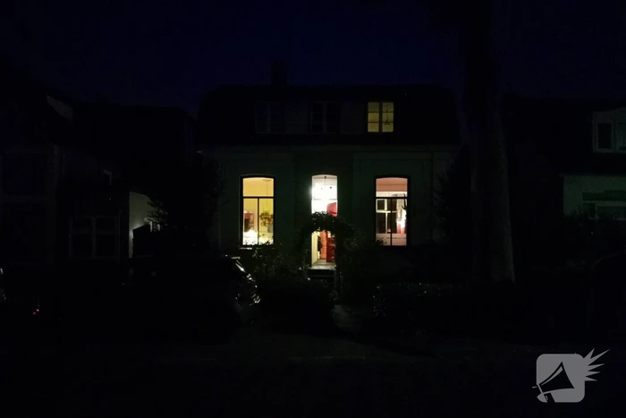 Politie doet onderzoek naar explosie bij woning