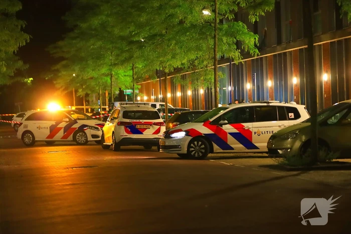 Schietincident laat kogelinslagen achter op flatgebouw