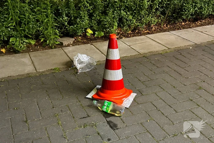 Caravan in lichterlaaie, brandweer voorkomt overslag