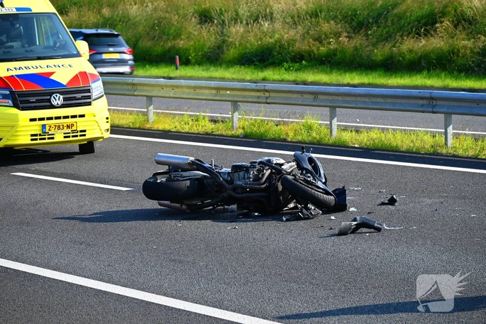 Motorrijder gewond na crash