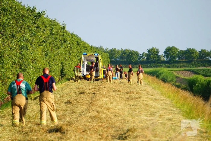 Ongeval met crossmotor in weiland