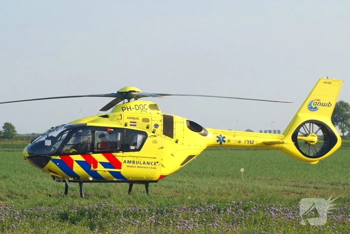 Ongeval met crossmotor in weiland