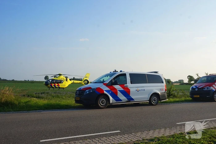 Ongeval met crossmotor in weiland
