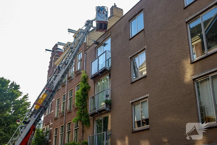 Brand op dak woning geblust zonder gewonden