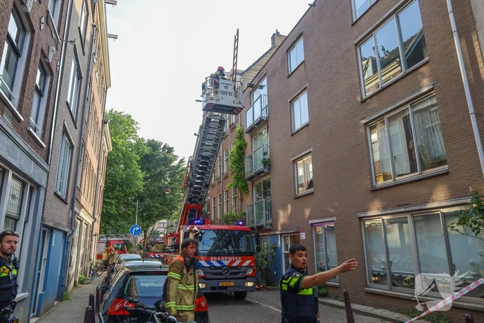 Brand op dak woning geblust zonder gewonden