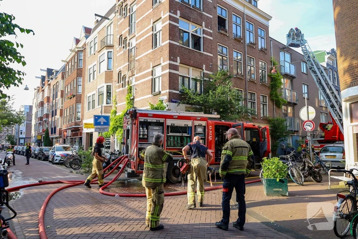 Brand op dak woning geblust zonder gewonden