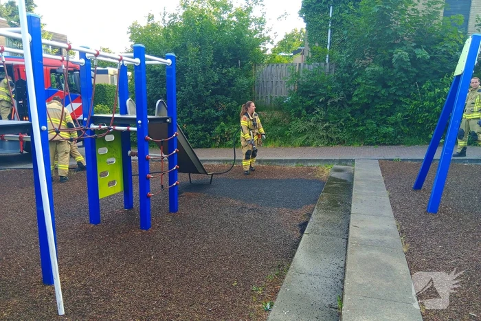 Speeltuin in vlammen door jeugd
