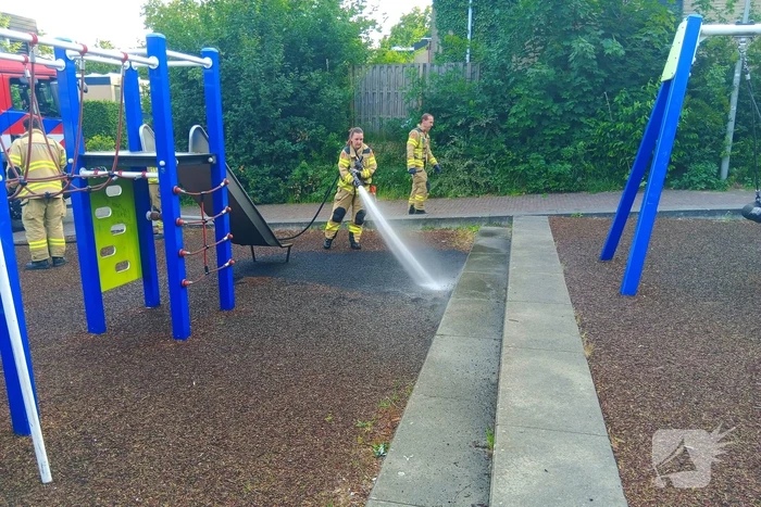 Speeltuin in vlammen door jeugd