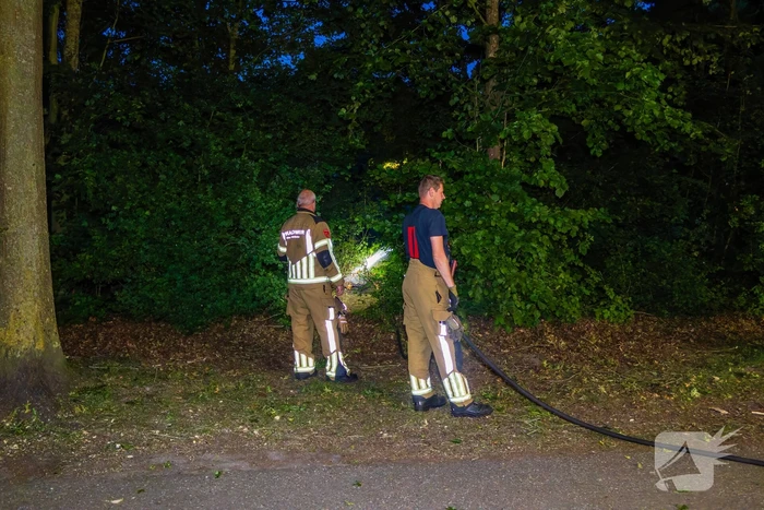 Fatbikers steken buitenbrand aan en ontsnappen