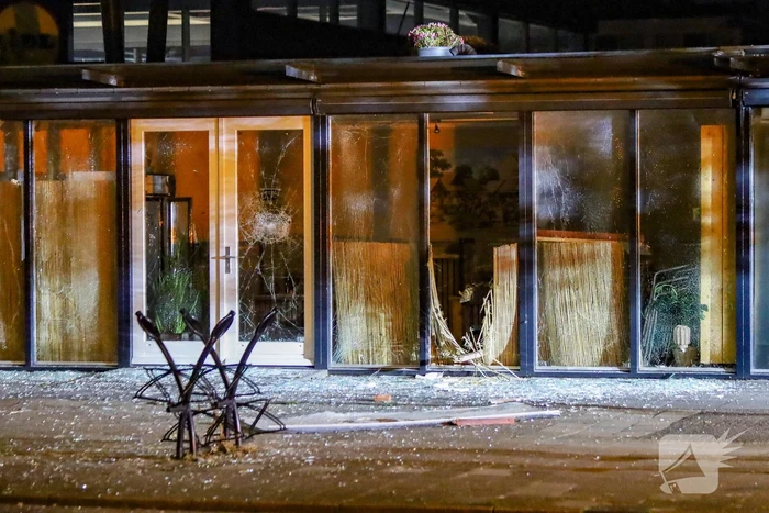 Explosie verwoest eethuis en schokt buurtbewoners