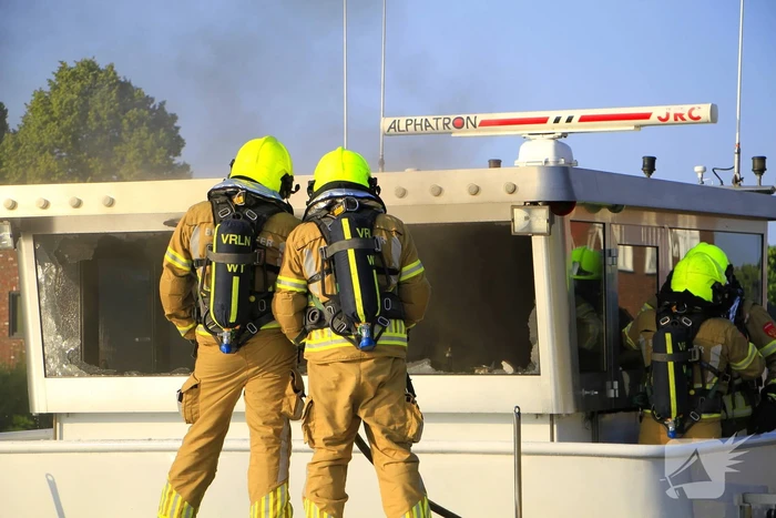 Flinke rookontwikkeling bij brand in schip