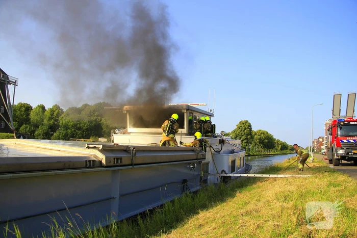 Flinke rookontwikkeling bij brand in schip