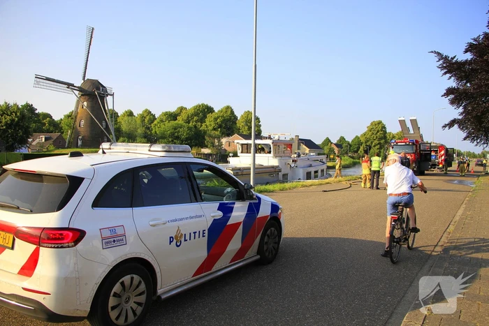 Flinke rookontwikkeling bij brand in schip