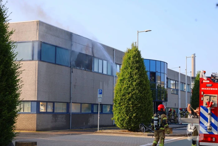 Brand in kantoorpand onder controle