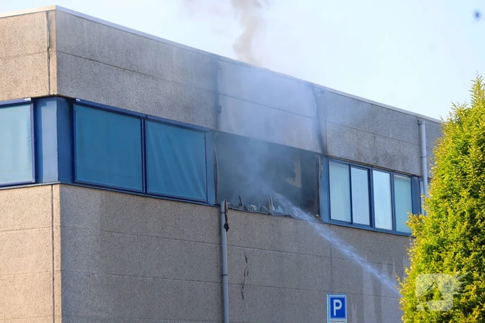 Brand in kantoorpand onder controle