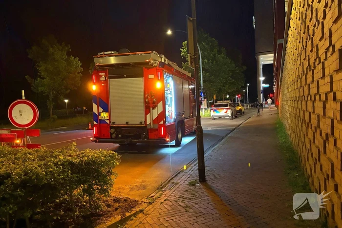 Brandweer haalt stinkende BMW X5 uit parkeergarage