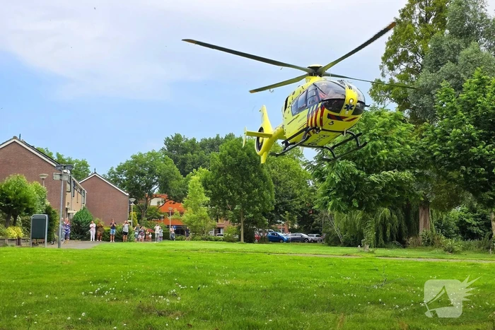 Glazenwasser valt van dakrand