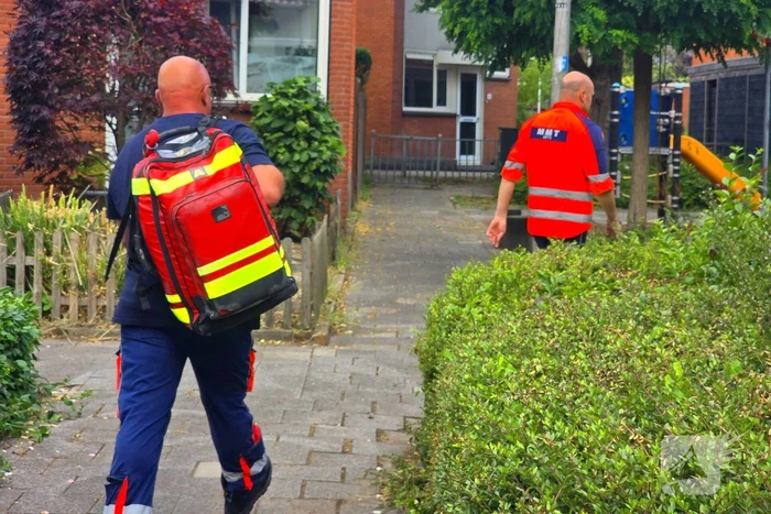 Glazenwasser valt van dakrand