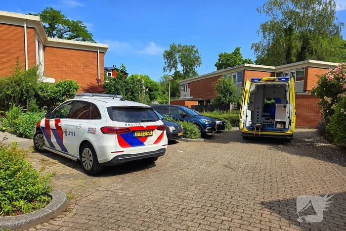 Glazenwasser valt van dakrand