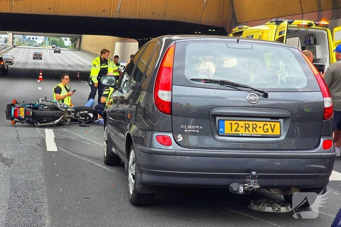 Motorrijder gewond bij ongeval, snelweg deels dicht
